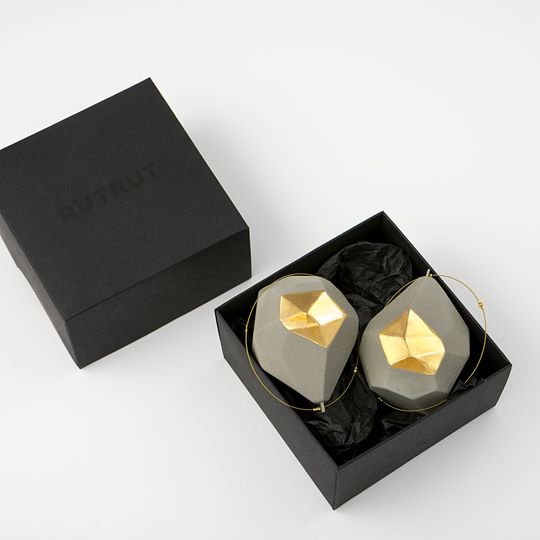 gray granite porcelain baubles